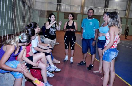 Libras é praticada em partida de futebol