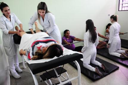 Fisio lembra data comemorativa com prestação de serviço