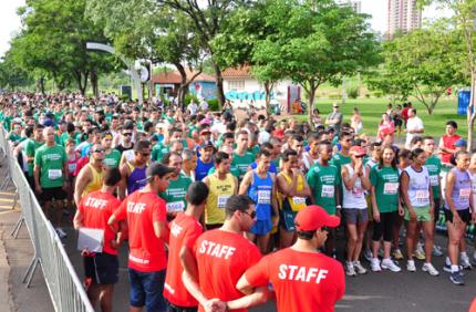 Corrida e Caminhada une 1,5 mil e arrecada 1 t de alimentos