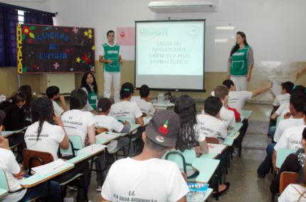 Adolescentes são orientados como prevenir DSTs e gravidez