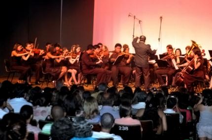 Guris fazem exibição de gala sob a batuta de Arthur Barbosa