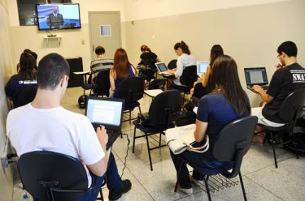Unoeste e Complexo Educacional Damásio firmam parceria