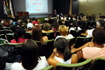 Motivação é tema de palestra para futuros farmacêuticos