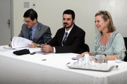 Moscas em local de extração de leite são risco à saúde