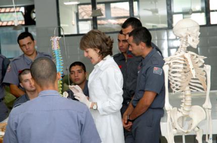 Docente ministra curso de anatomia para Corpo de Bombeiros