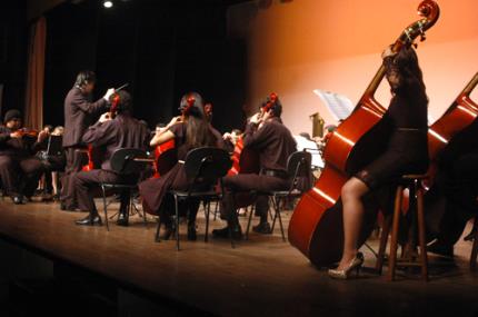 Guri encerra semestre em grande estilo no Teatro César Cava