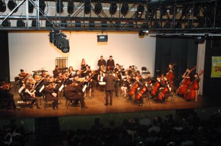 Guri encerra semestre em grande estilo no Teatro César Cava