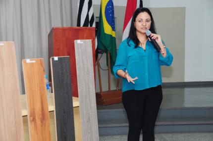 Jornada de Design inicia com palestra de egressa e exposição