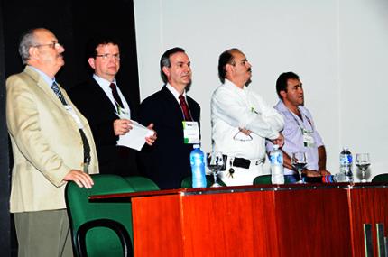 Representantes da saúde e do direito integram mesa redonda