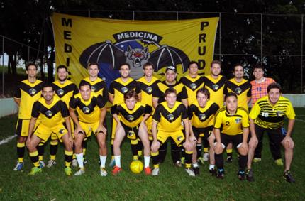 Medicina bate Civil e é campeã do futebol nos Intercursos