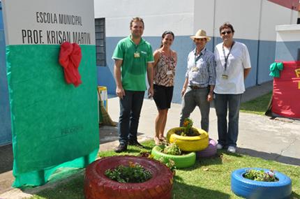 Escola de ensino infantil recebe horta e floreira de pneus
