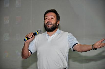 Filósofo aborda desafios das universidades na nova sociedade