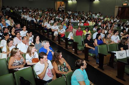 Pais participam do 1º dia de aula dos calouros de Medicina