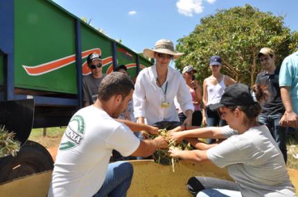 Zootecnia desenvolve aula prática na Fazenda Experimental