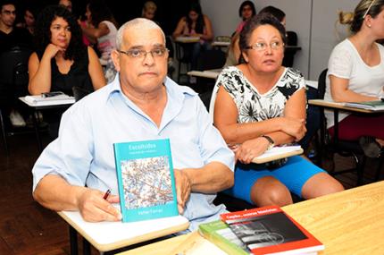Cronista do cotidiano lança mais uma obra