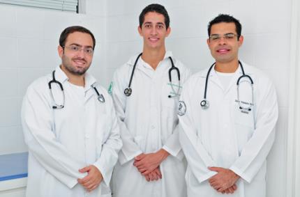 Estudos da Medicina são apresentados em simpósio na Bélgica