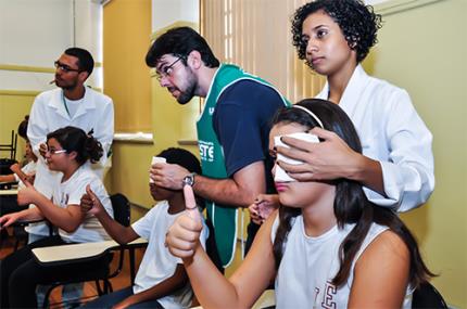 Testes de acuidade visual em três escolas atendem 367 alunos