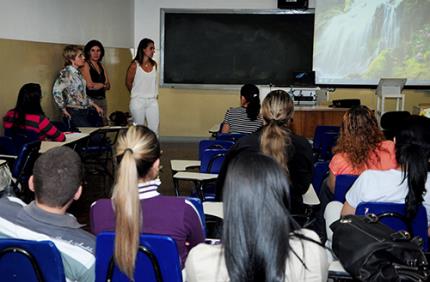 Enfermagem aborda hanseníase e HIV em minicursos