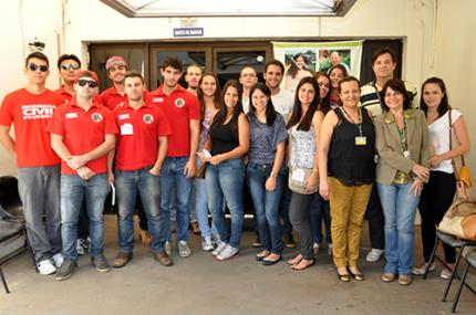 Estudantes de engenharias ajudam abastecer estoque de sangue