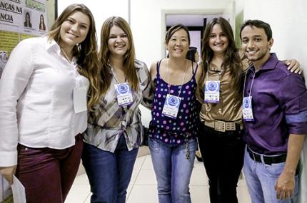 Alunos de Odontologia levam pesquisas a congresso da área