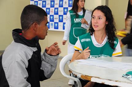 Filha de hondurenho com brasileira faz intercâmbio na Europa