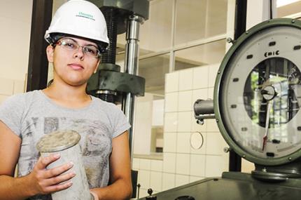 Estudante interessada em cálculo estrutural vai para os EUA