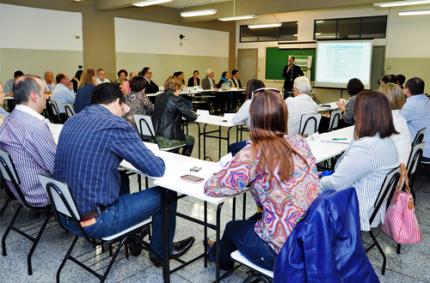 Funcionários reúnem-se para findar planejamento pedagógico