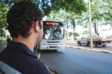 Som alto pode trazer más consequências para a audição