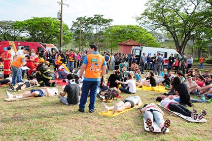 Simulação de catástrofe envolve 400 pessoas para treinamento