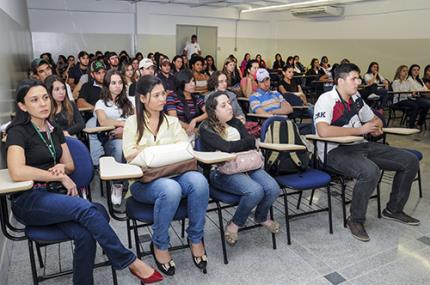 Pessoas buscam animais de companhia exóticos e silvestres