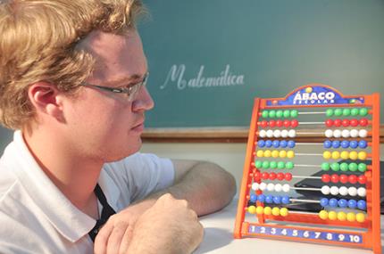Faclepp oferece aulas gratuitas de matemática e física
