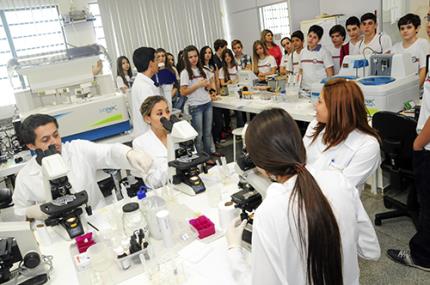 Visita à universidade possibilita aprendizagem mais concreta