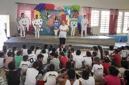 Acadêmicos de Odontologia desenvolvem trabalho voluntário