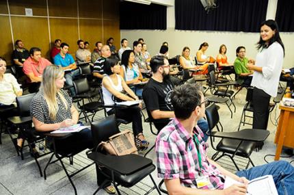 Oficina pedagógica para novos professores inclui colombiano