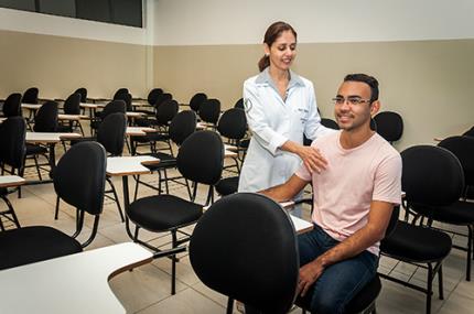 Carteiras das salas de aula são pensadas na saúde dos alunos