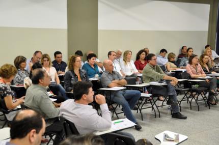 Pró-reitoria Acadêmica promove reunião sobre período letivo