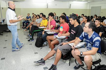 Campeões mundiais de basquete aplicam capacitação
