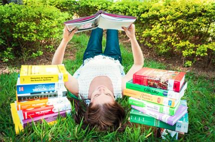 Leitura proporciona atualização, cultura e vivência de mundo