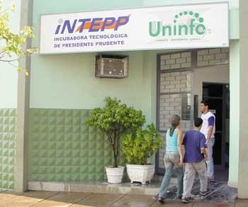 Iniciação profissional: Empresa júnior valoriza experiência