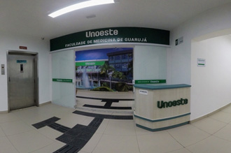Hall de Entrada – Medicina Guarujá - localizado no 1º andar do Hospital Santo Amaro no Guarujá, o atendimento da escola médica beneficiará a população da cidade e da região metropolitana da Baixada Santista