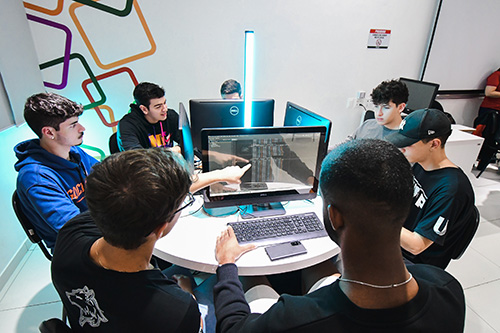 Laboratório de Criação de Informática no campus 1