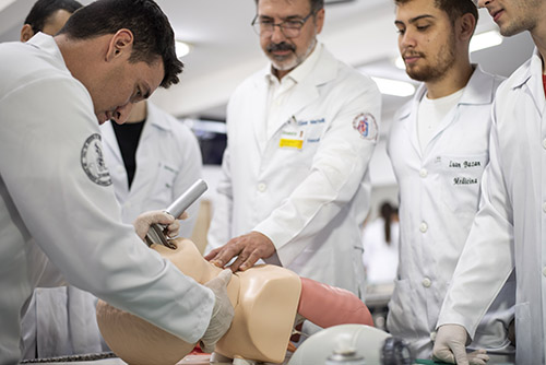 Laboratório de Habilidades Cirúrgicas e Técnica Operatória