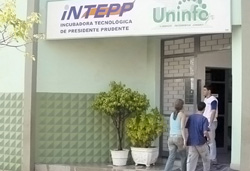 Lançamento da Incubadora Tecnológica de Presidente Prudente (Intepp), numa iniciativa da Fipp/Unoeste, com apoio da Associação Comercial e Empresarial de Presidente Prudente (Acipp), Prefeitura e Universidade Estadual Paulista (Unesp). O objetivo é fomentar a geração de pequenos negócios de base tecnológica. Hoje, funciona no Bloco B1, do campus II, sendo uma das poucas credenciadas no Estado de São Paulo.