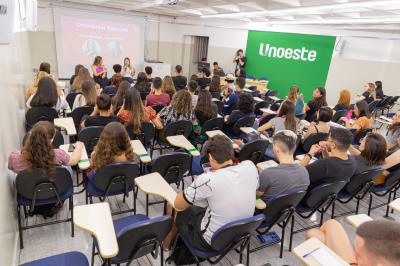 Alunos debatem sobre empreendedorismo na Comunicação