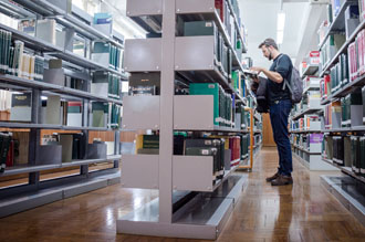 Biblioteca campus I: a Unoeste possui a maior Rede de Bibliotecas do oeste paulista, com 3 unidades somente em Presidente Prudente. Ao todo, são mais de 256 mil exemplares. Tem ainda o acervo on-line, com milhares de títulos para todas as áreas do conhecimento.