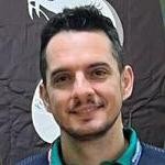 Foto de Hugo, aluno por processo de transferência Medicina em Jaú. Ele é um homem branco, com cabelo escuro e barba.