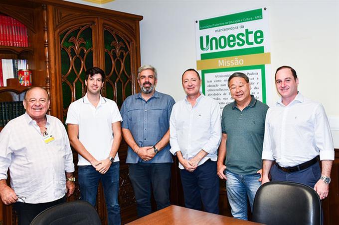 Assessores do deputado estadual Mauro Bragato visitam a Unoeste