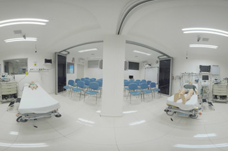 Laboratório de Habilidades e Simulação: ambiente multiprofissional com 2 UTIs e 10 salas de avaliação e especialidades clínicas, equipados com manequins simuladores de pacientes de alta fidelidade