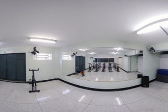 Sala de Spinning: espaço com 16 bikes, ideal para detonar as calorias, fortalecer os músculos e aumentar a resistência cardiovascular e respiratória