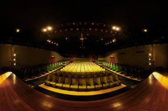 Teatro César Cava: palco de grandes apresentações nacionais, o teatro universitário da Unoeste acomoda confortavelmente 465 pessoas. Passou por recentes reformas nas poltronas, sonorização e iluminação. Sua estrutura conta com dois camarins, ar condicionado central, cortinas antichamas e licença de funcionamento emitido pela prefeitura e corpo de bombeiros 